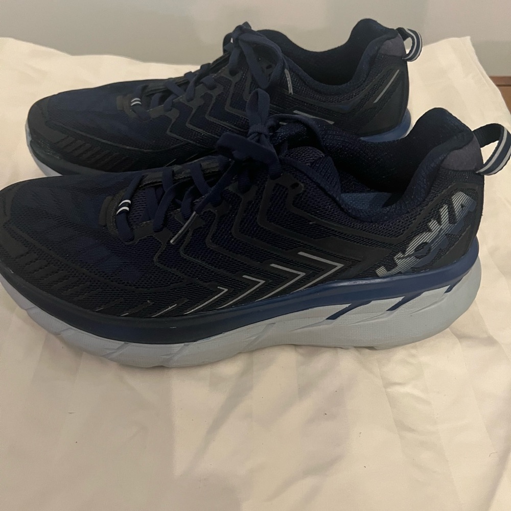 Navy and silver Hoka One One Clifton 4 women’s size 10